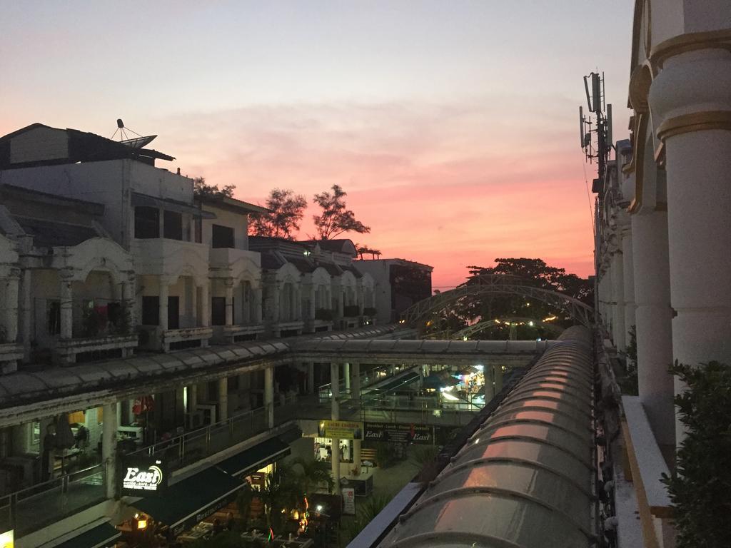 카페 드 파리 호텔 Patong 외부 사진